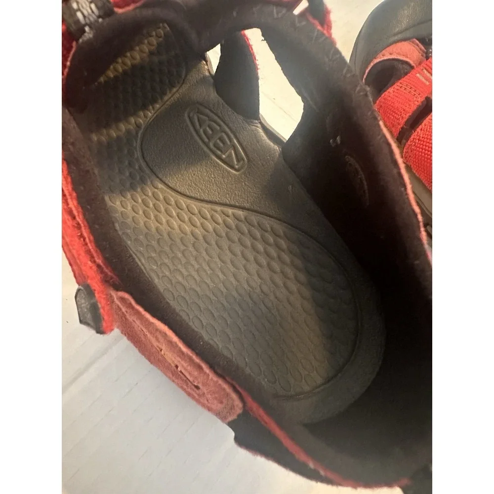 KEEN Newport H2 Sandal Red Big Kids Size 7Y EU 39 Men Women Water Shoes Outdoor